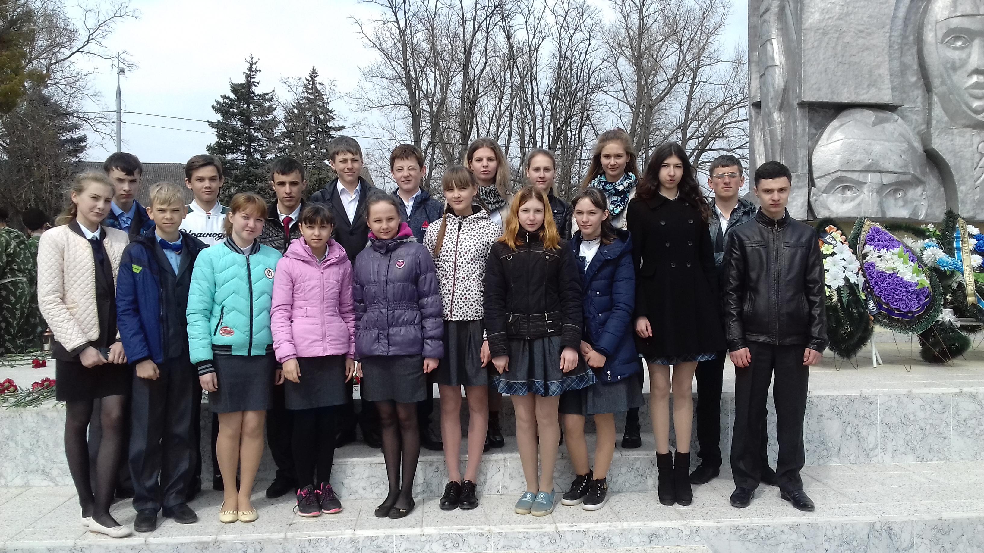 крыловская крыловского района памятники войны. октябрьская крыловский район. фотографии октябрьского поселения крыловского района. станица октябрьская ул красногвардейская. школа 3 краснодарский край станица крыловская.