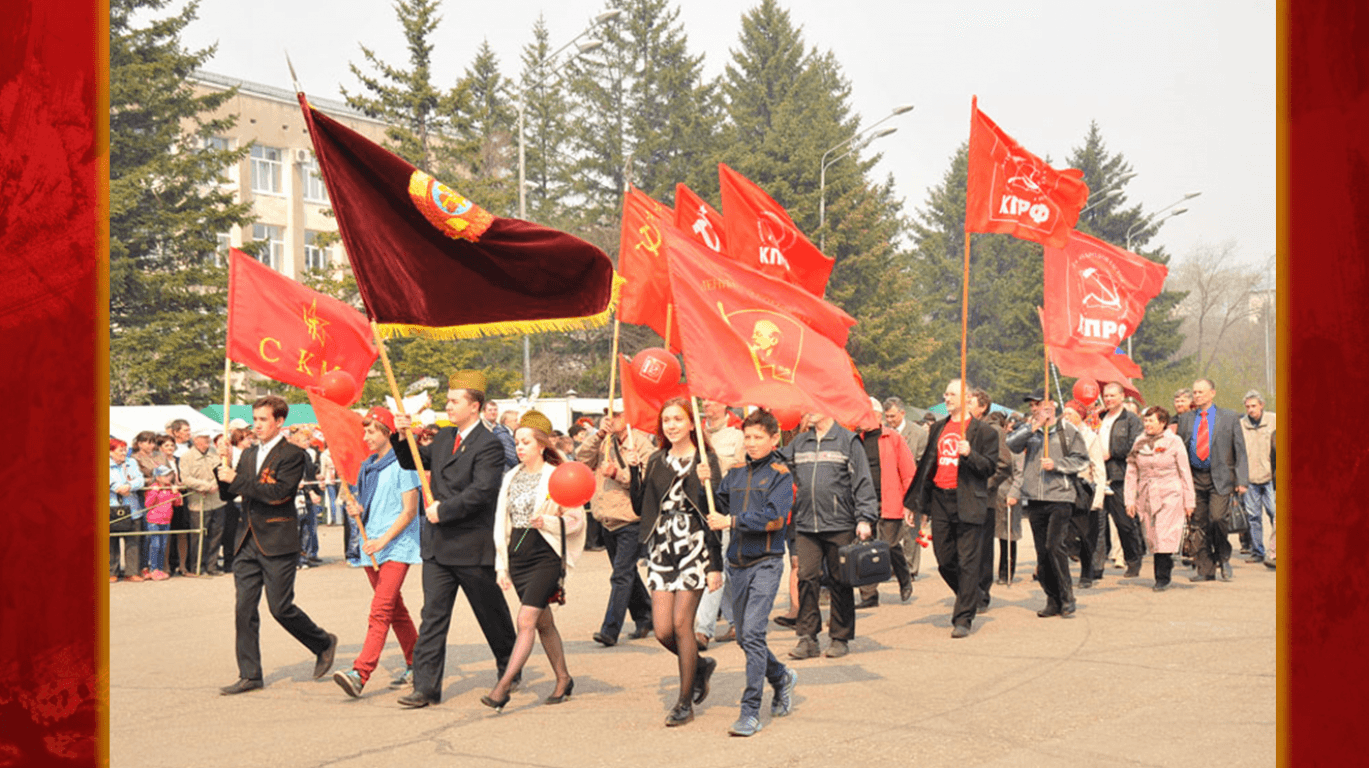 Знамена комсомола. Знамя ВЛКСМ. Комсомольское Знамя. Красное Знамя Комсомола. Комсомольцы Знамя Победы.