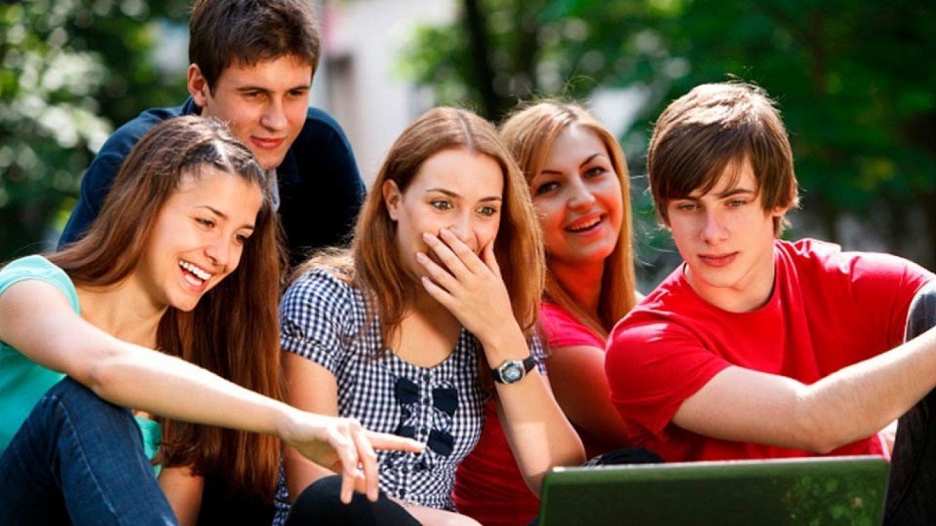 Молодежь можно отнести к. Современная молодежь. Общение молодежи. Молодежь в современном обществе. Общение с друзьями подростки.