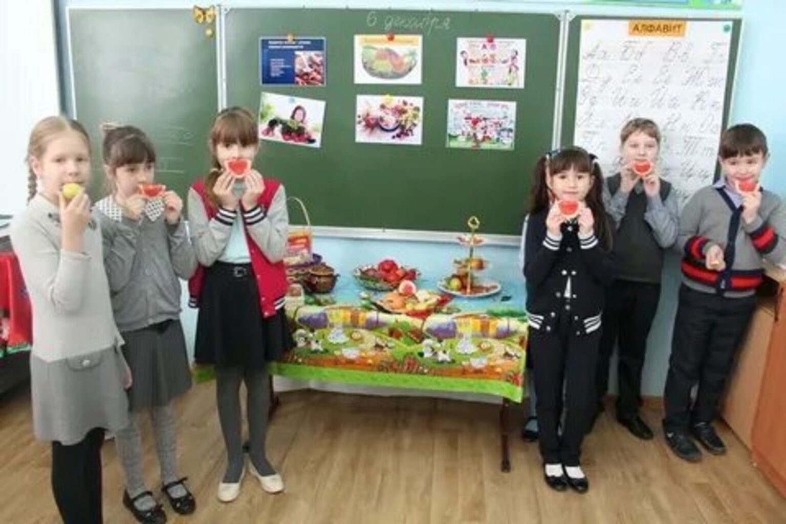 Классные часы начальная школа 3 класс. Занятия в начальной школе по здоровому питанию. Здоровое питание в школе классный час. Здоровое питание занятия для начальной школы. Классный час правильное питание фото.