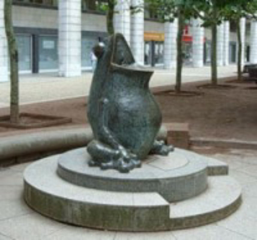 памятник лягушкам