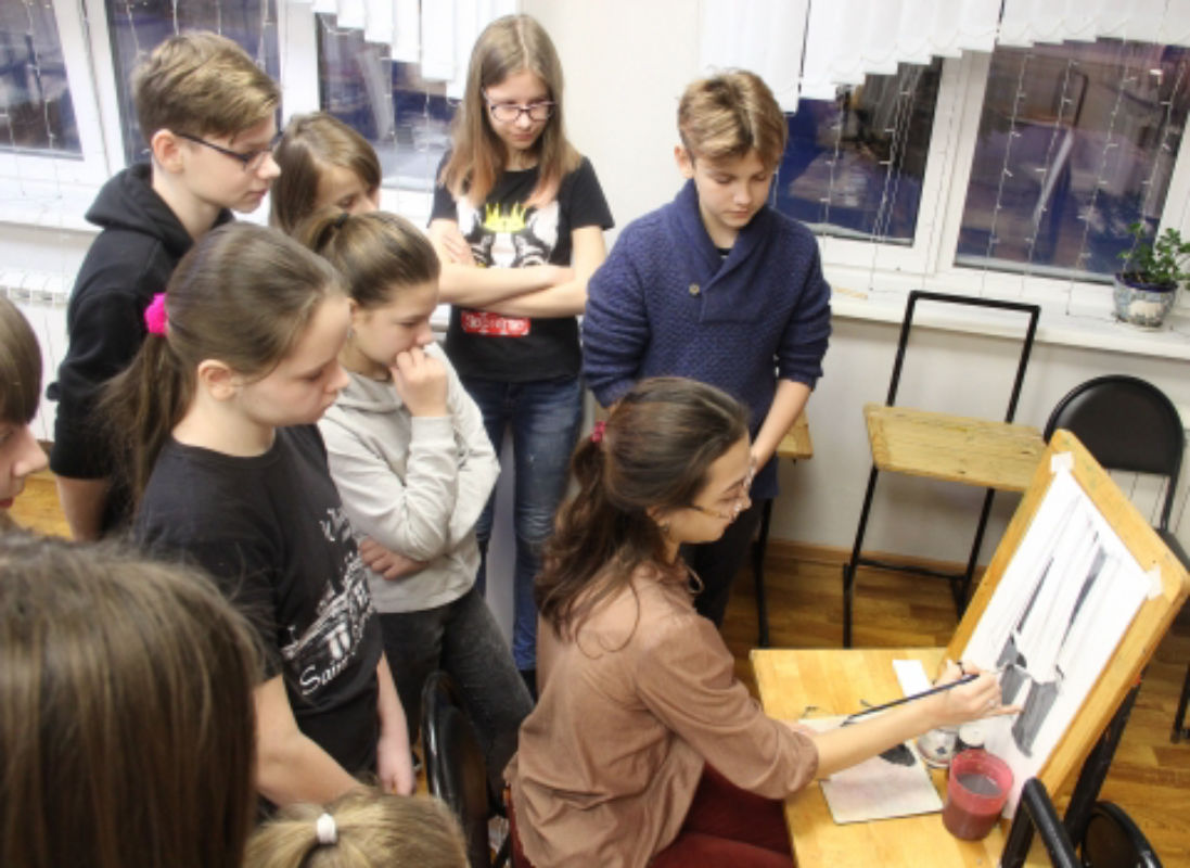 Колледж венецианова тверь. Студенты художественного колледжа. Вузы для художников. Донецкое художественное училище. Вгик художник кино.